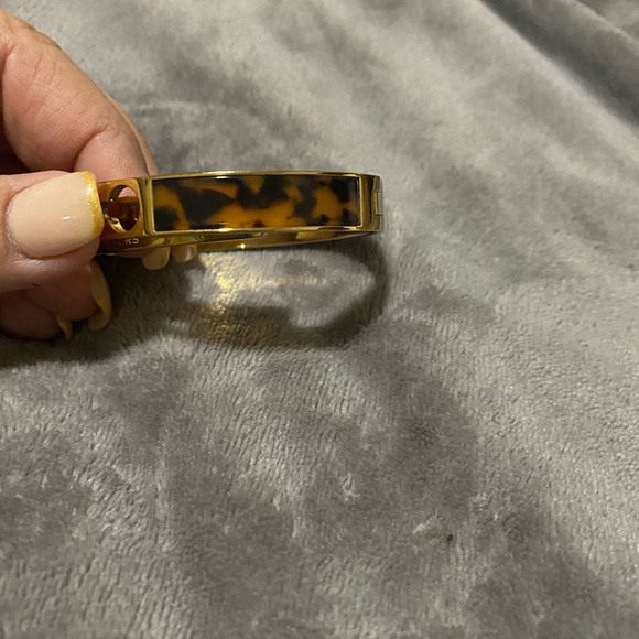 MK Tortoise Cuff - Picture 4 of 4